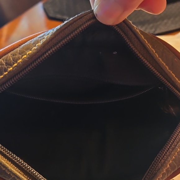 Esprit Brown Olive Crossbody Bag with Vintage-Inspired Design - Picture 7 of 7